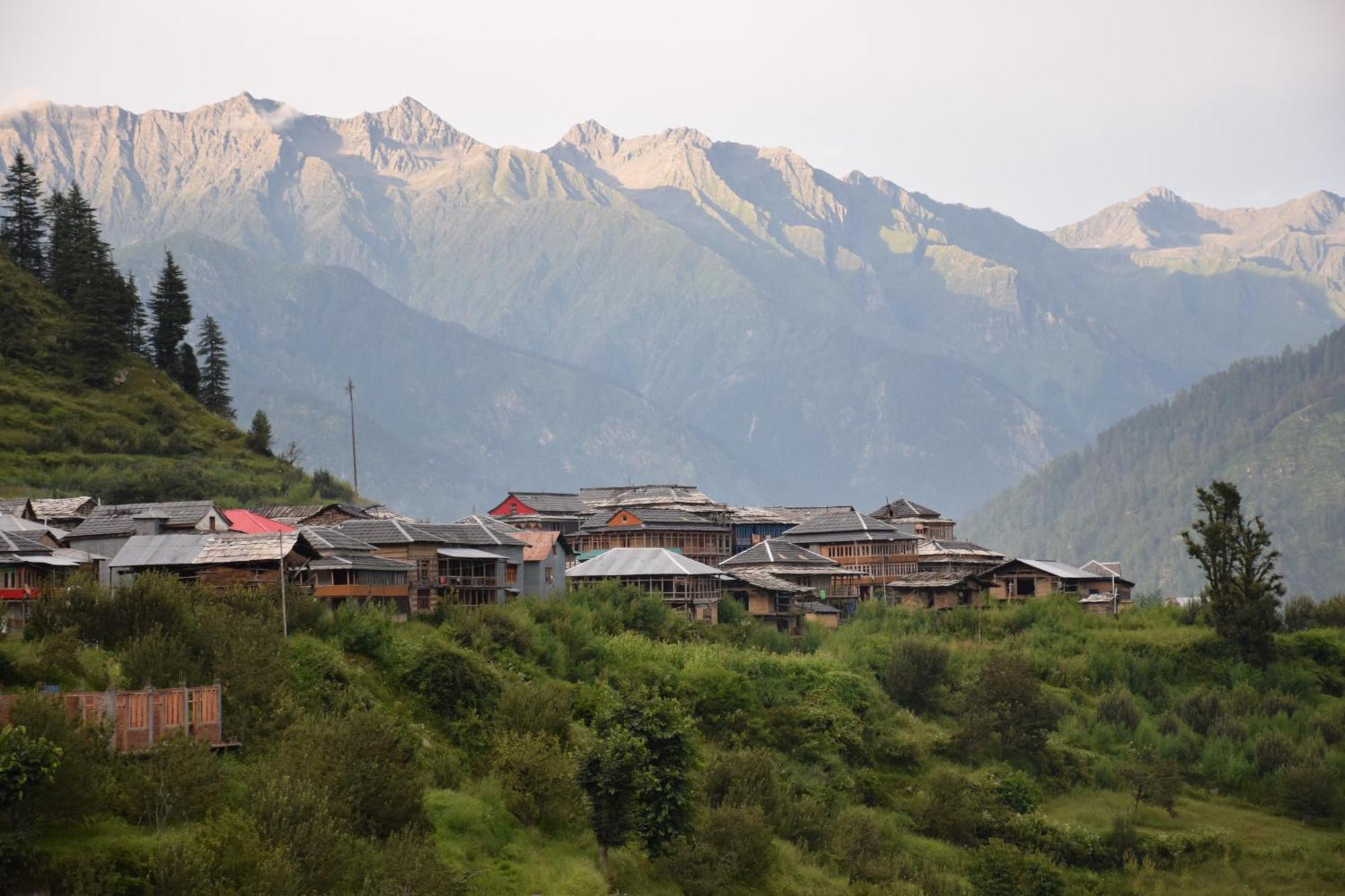 Kudrat - A Boutique Homestay- Tirthan Valley Gushaini ภายนอก รูปภาพ