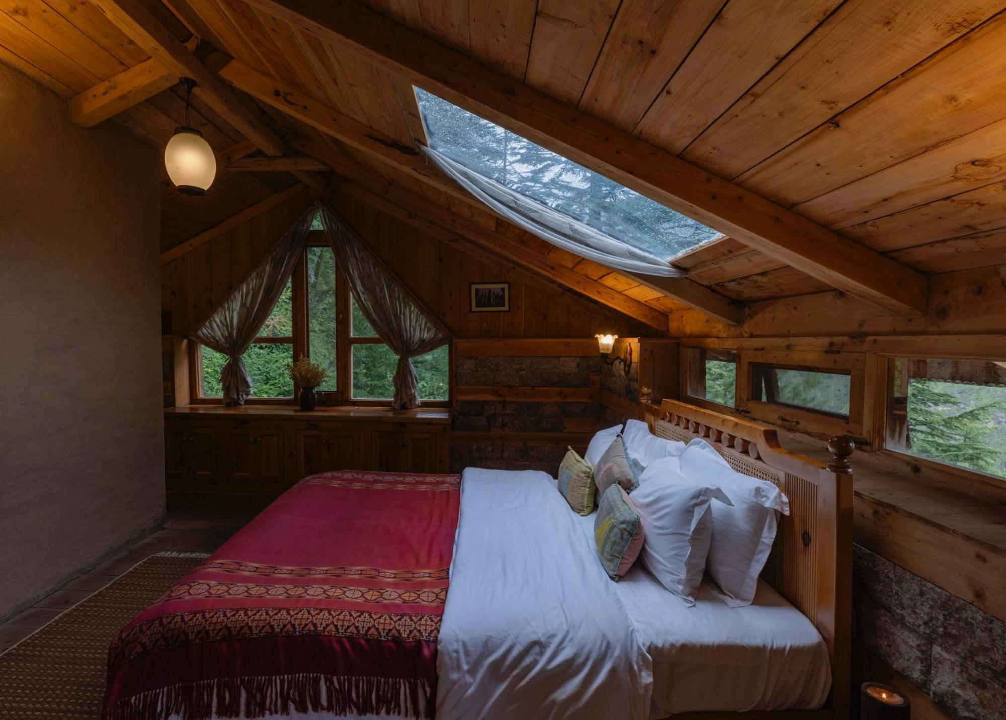 Kudrat - A Boutique Homestay- Tirthan Valley Gushaini ภายนอก รูปภาพ